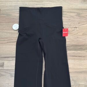 SPANX New With Tags/Skinny Flare/Booty Boost Legging/very black/ Size: Medium
